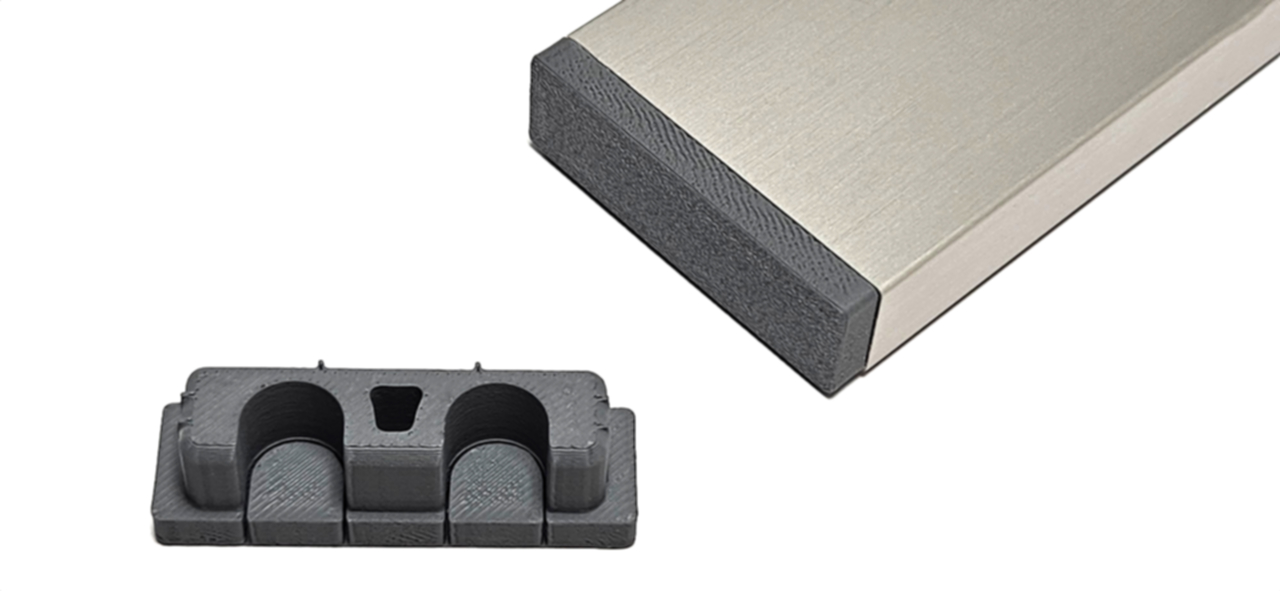 Anwendungsbeispiel für die Endkappe 50mm in grau passend zum flachen Kabelkanal