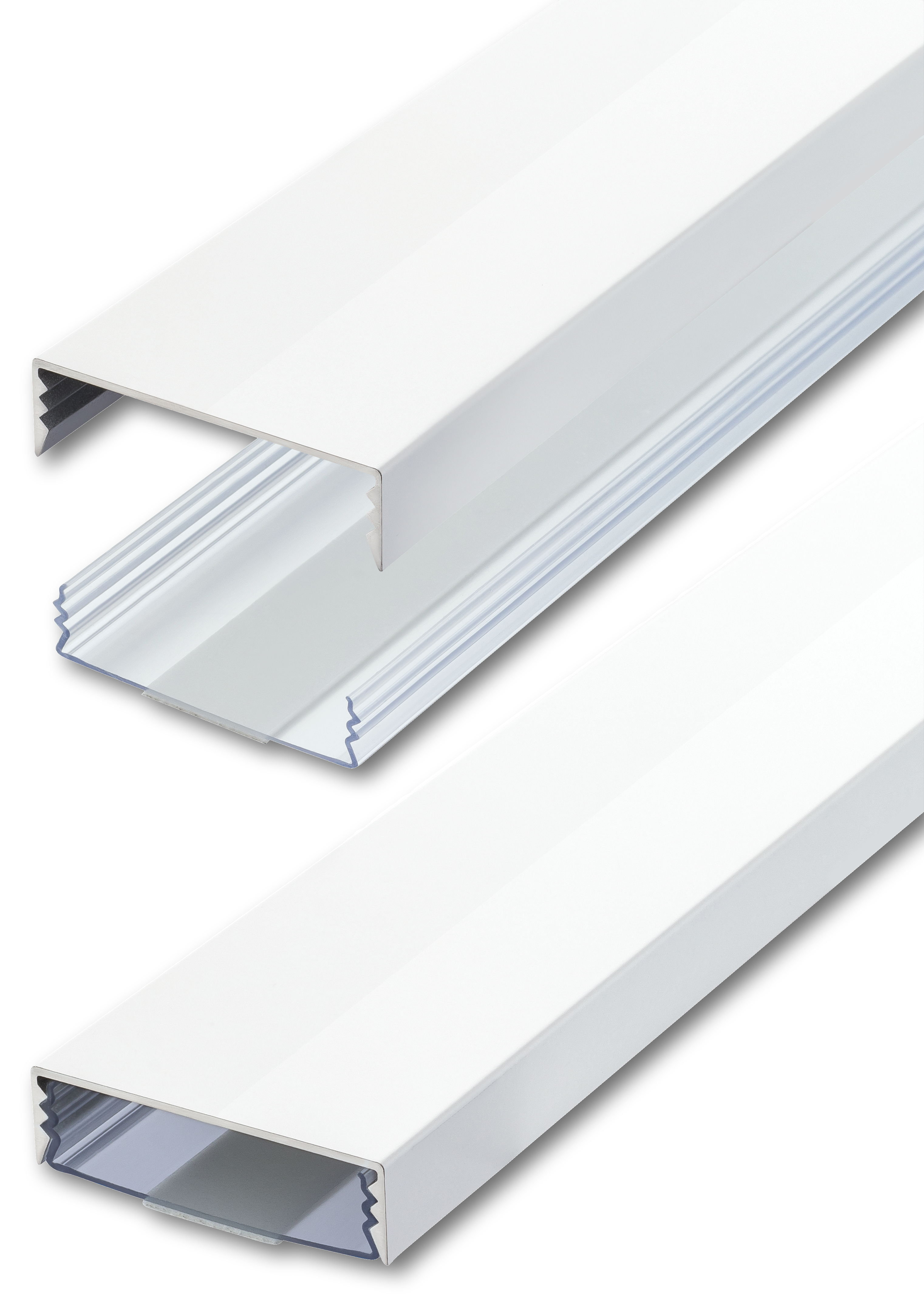 Der flache 50mm Kabelkanal in Weiss glänzend RAL9003 lackiert und der transparente Kabelschacht